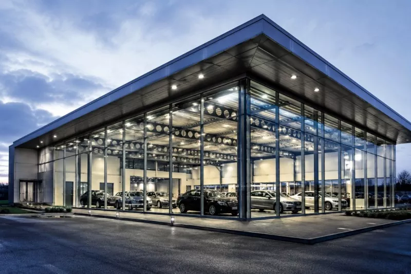 Għaliex id-Disinn ta 'Span Kbir huwa l-Vantaġġ tal-Qofol tal-Kostruzzjoni ta' Showroom tal-Karozzi tal-Qafas tal-Azzar?