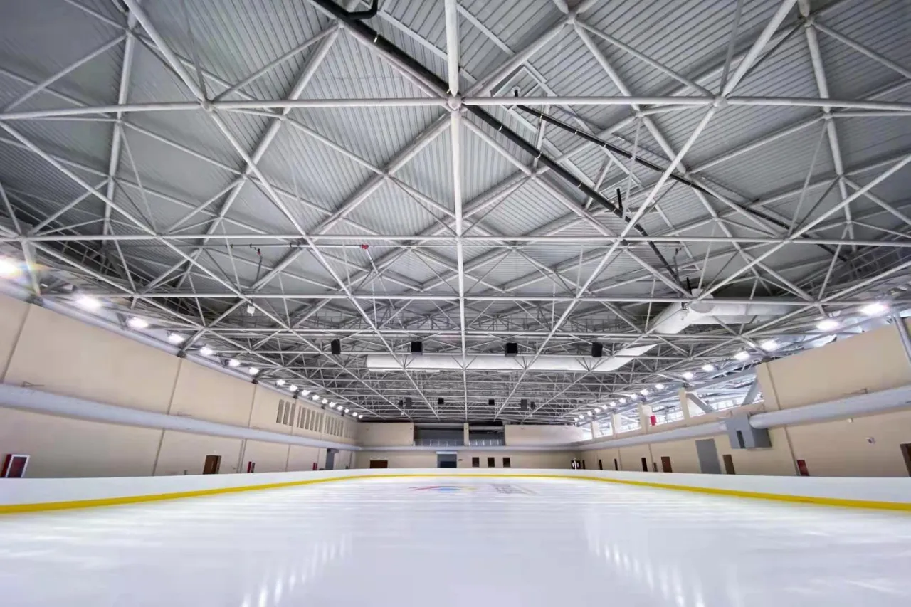 Kostruzzjoni tal-Azzar tas-Sala tal-Isport tas-Silġ