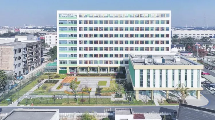 Bini ta' Outpatient tas-Saħħa Mentali tal-Qafas tal-Azzar